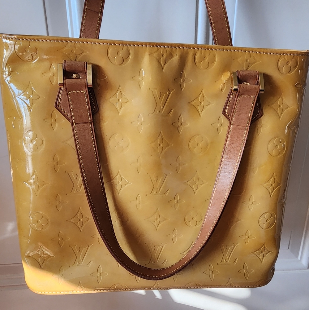 💥AUTHENTIC💥 Louis Vuitton Houston Vernis Monogram Tote